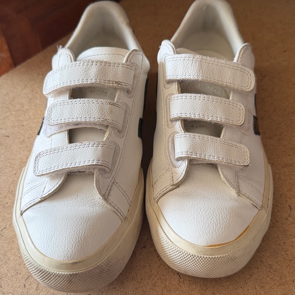 Veja Logo Sneaker - Picture 2 of 4